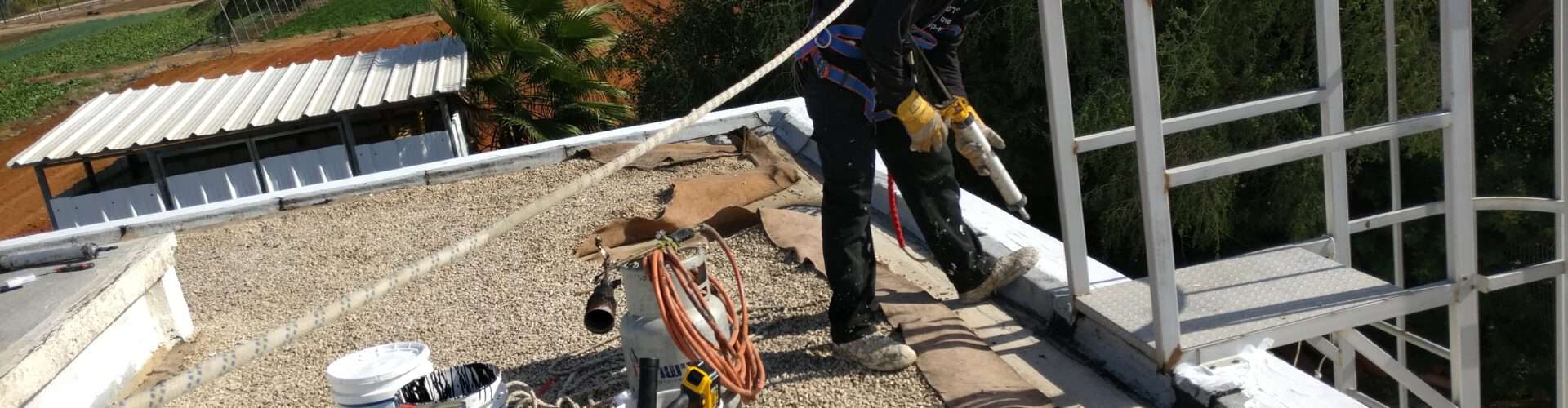 איטום גגות מרוצפים ומרפסות